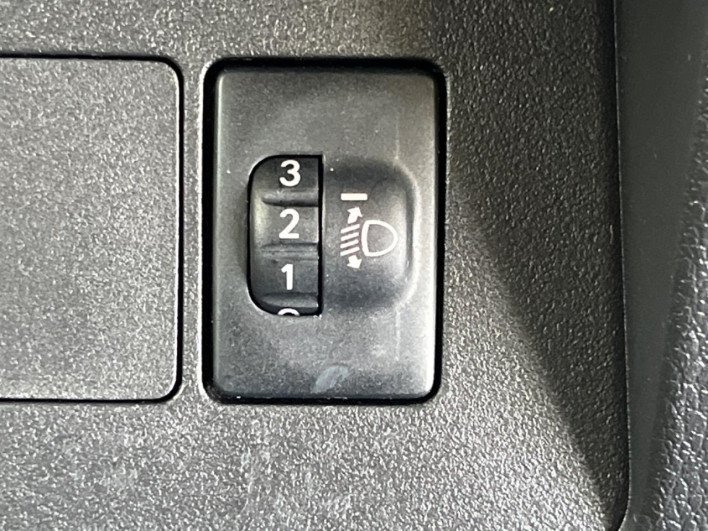 2019 Daihatsu Hiace Truck EBD-S500P (UW-69fd52e8c8c78)[28]
