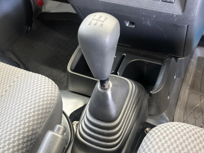 2019 Daihatsu Hiace Truck EBD-S500P (UW-69fd52e8c8c78)[25]
