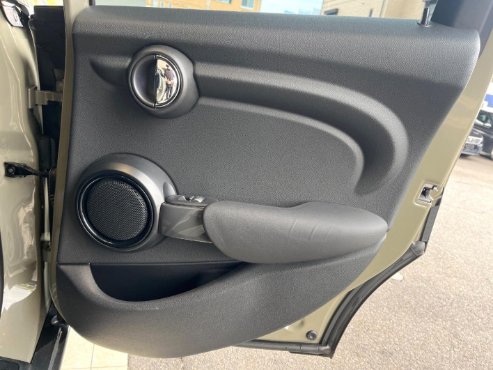 2019 Rover Mini LDA-XT15M (UW-69fd52f9516b5)[25]