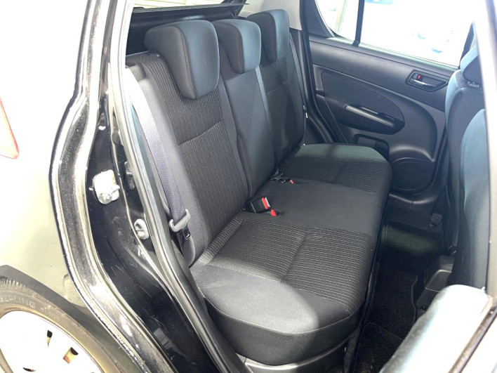 2013 Suzuki Swift DBA-ZC72S (UW-69fd52ff5e288)[13]