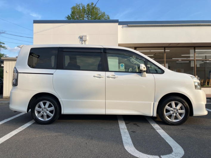 2009 Toyota Voxy DBA-ZRR70W (UW-69fd530341588)[12]