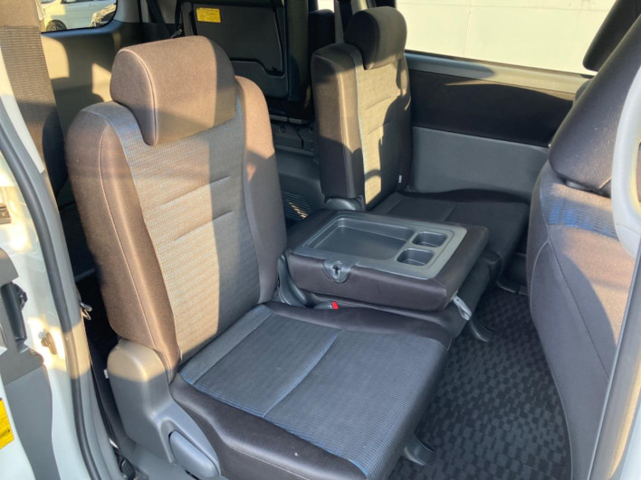 2009 Toyota Voxy DBA-ZRR70W (UW-69fd530341588)[10]