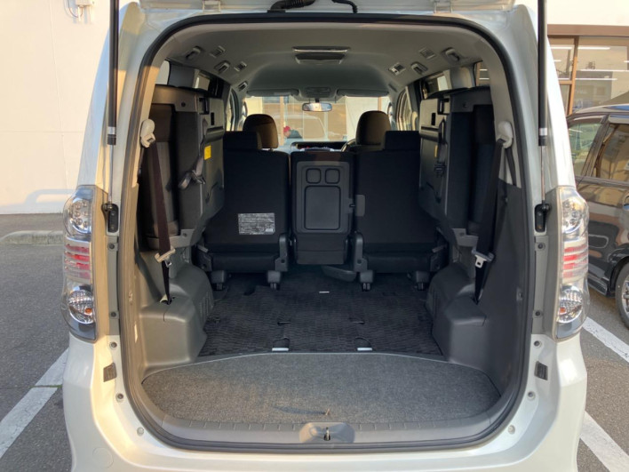 2009 Toyota Voxy DBA-ZRR70W (UW-69fd530341588)[25]