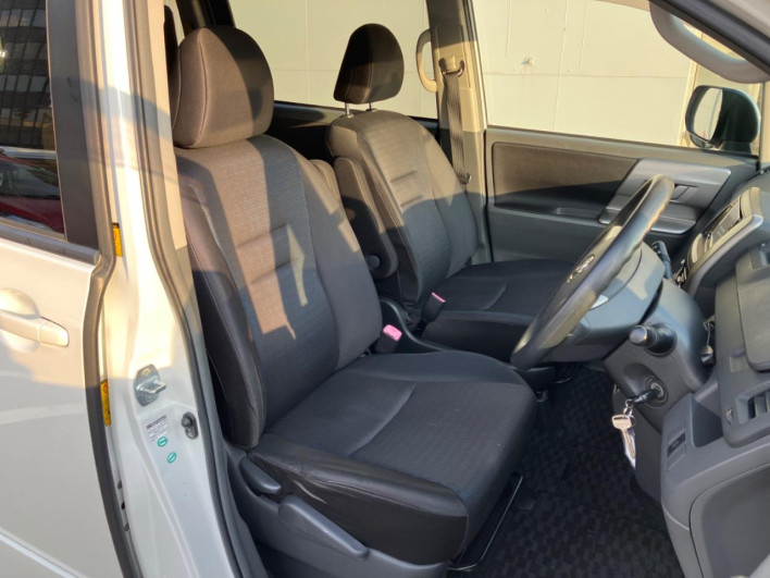 2009 Toyota Voxy DBA-ZRR70W (UW-69fd530341588)[8]