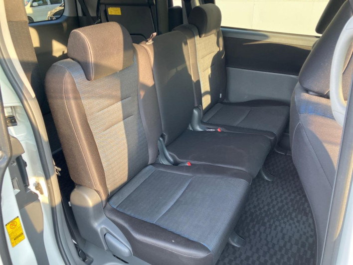 2009 Toyota Voxy DBA-ZRR70W (UW-69fd530341588)[9]