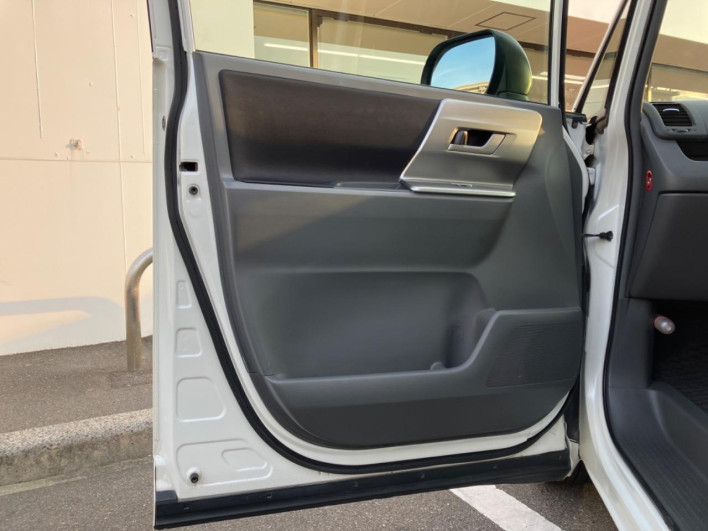 2009 Toyota Voxy DBA-ZRR70W (UW-69fd530341588)[16]