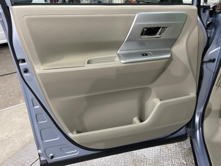 2011 Toyota Noah DBA-ZRR75G (UW-69fd530394e33)[28]
