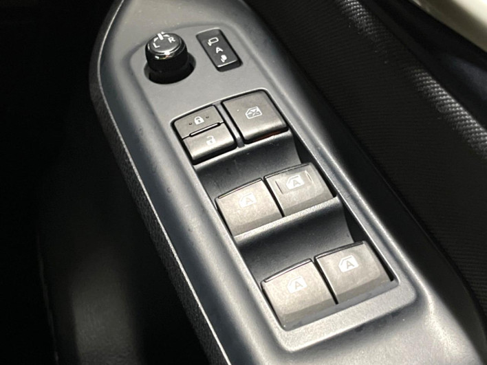 2014 Toyota Noah DBA-ZRR80W (UW-69fd530509829)[12]
