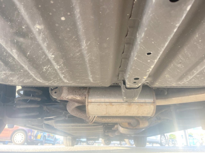 2015 Toyota Voxy DBA-ZRR80G (UW-69fd5305b2945)[20]