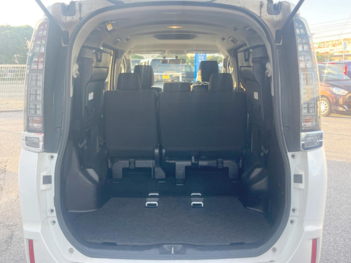 2015 Toyota Voxy DBA-ZRR80G (UW-69fd5305b2945)[23]