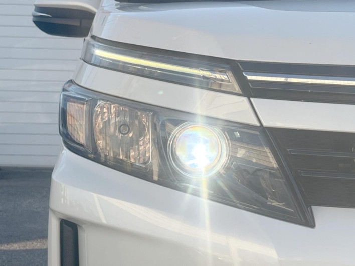 2015 Toyota Voxy DBA-ZRR80G (UW-69fd5305b2945)[13]