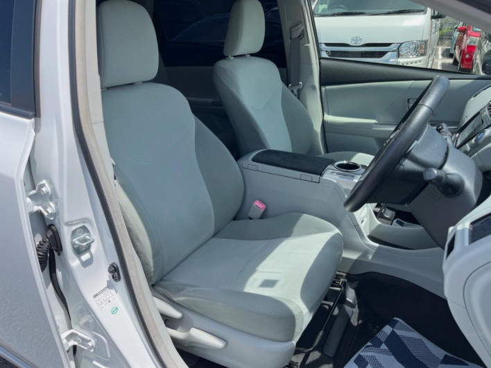 2012 Toyota Prius α DAA-ZVW41W (UW-69fd530fecfd1)[24]