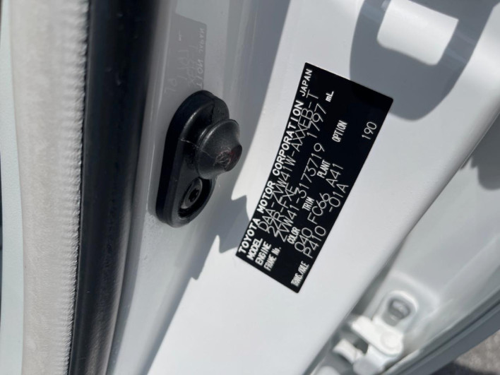 2012 Toyota Prius α DAA-ZVW41W (UW-69fd530fecfd1)[1]