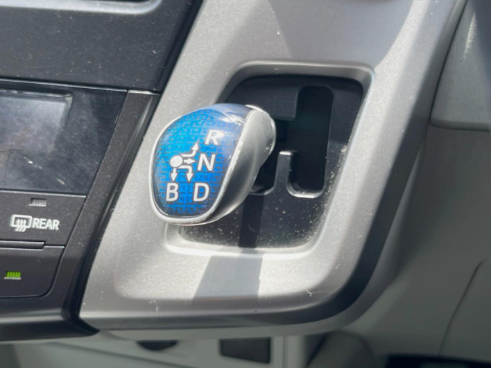2012 Toyota Prius α DAA-ZVW41W (UW-69fd530fecfd1)[12]