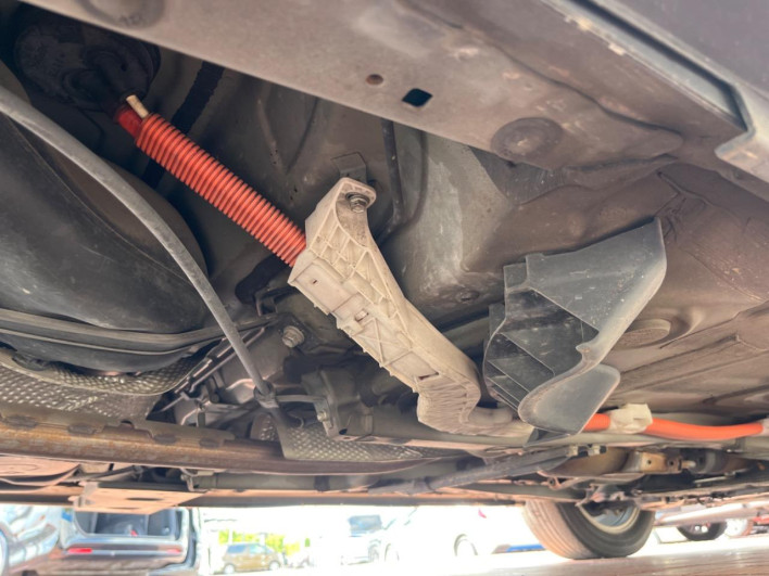 2014 Toyota Prius α DAA-ZVW41W (UW-69fd5310117a2)[18]