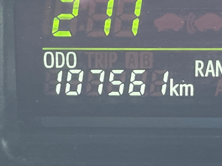 2014 Toyota Prius α DAA-ZVW41W (UW-69fd5310117a2)[2]