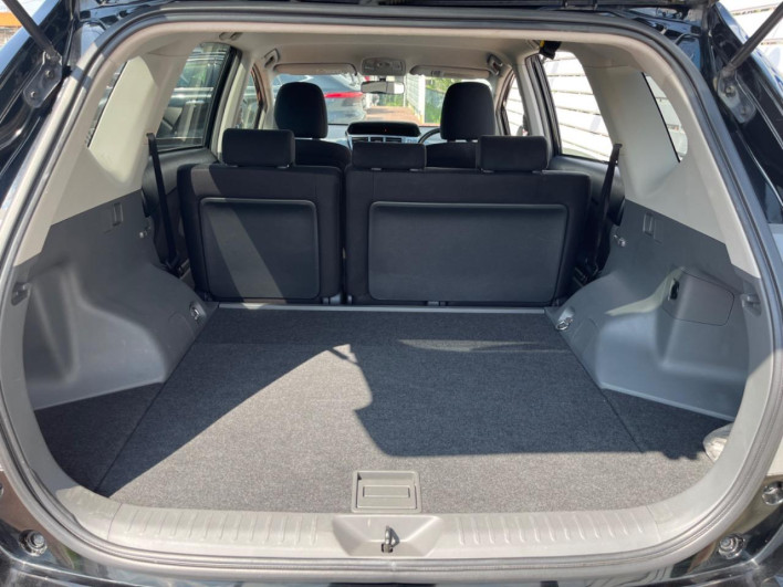 2014 Toyota Prius α DAA-ZVW41W (UW-69fd5310117a2)[20]