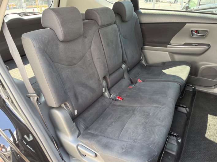 2014 Toyota Prius α DAA-ZVW41W (UW-69fd5310117a2)[23]