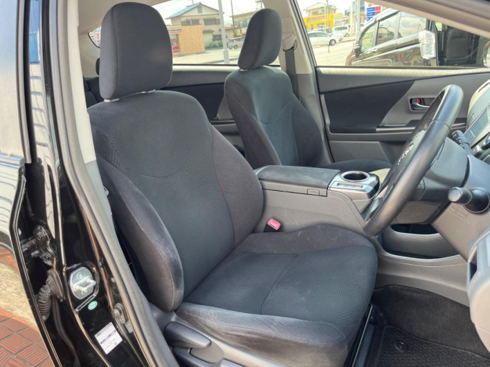 2014 Toyota Prius α DAA-ZVW41W (UW-69fd5310117a2)[25]