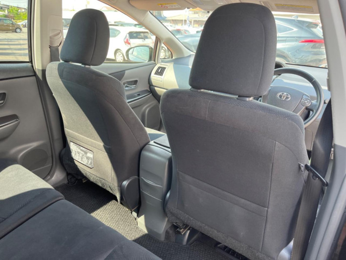 2014 Toyota Prius α DAA-ZVW41W (UW-69fd5310117a2)[24]