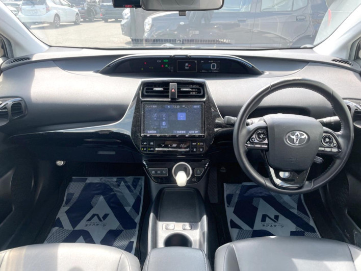 2020 Toyota Prius DAA-ZVW51 (UW-69fd5311c78b4)[26]