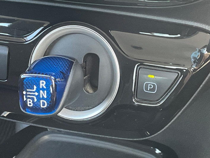 2021 Toyota Prius PHV 6LA-ZVW52 (UW-69fd5312d93a7)[14]