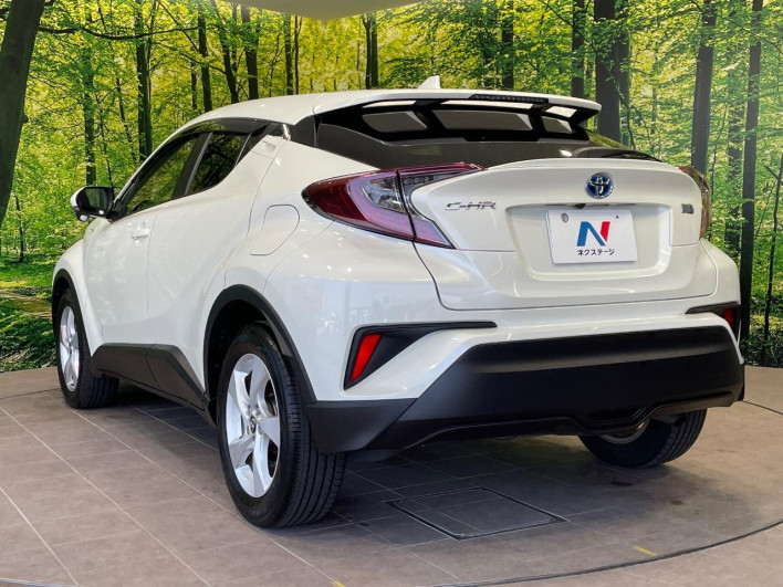 2018 Toyota C-HR DAA-ZYX10 (UW-69fd531d5eac1)[24]