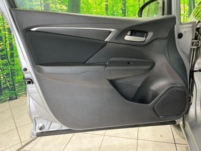 2013 Honda Fit DBA-GK3 (UW-69fea4048113b)[11]