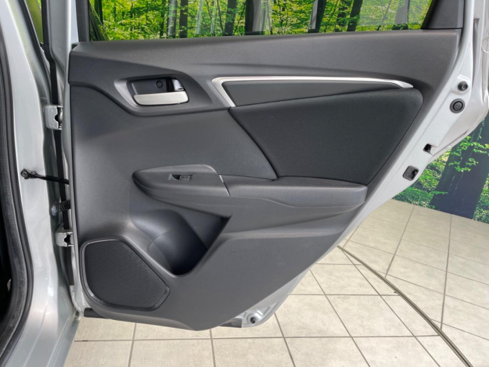 2013 Honda Fit DBA-GK3 (UW-69fea4048113b)[20]