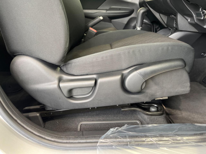 2013 Honda Fit DBA-GK3 (UW-69fea4048113b)[27]