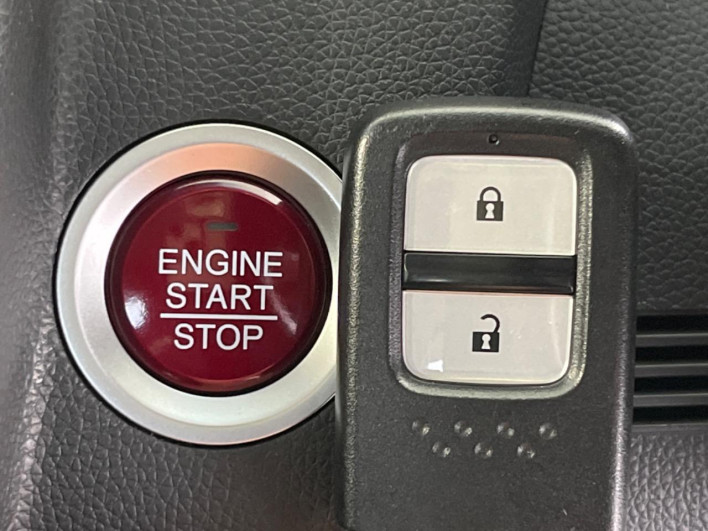 2013 Honda Fit DBA-GK3 (UW-69fea4048113b)[28]