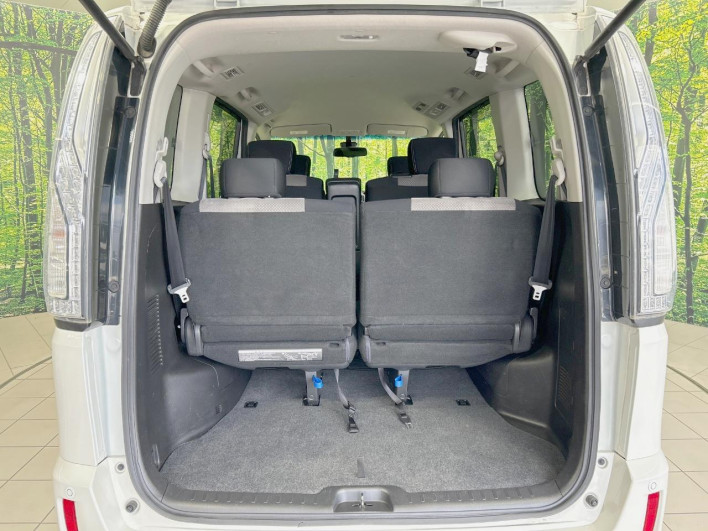 2014 Nissan Serena DAA-HC26 (UW-69fea40f799ef)[15]