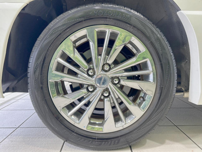 2014 Nissan Serena DAA-HC26 (UW-69fea40f799ef)[5]