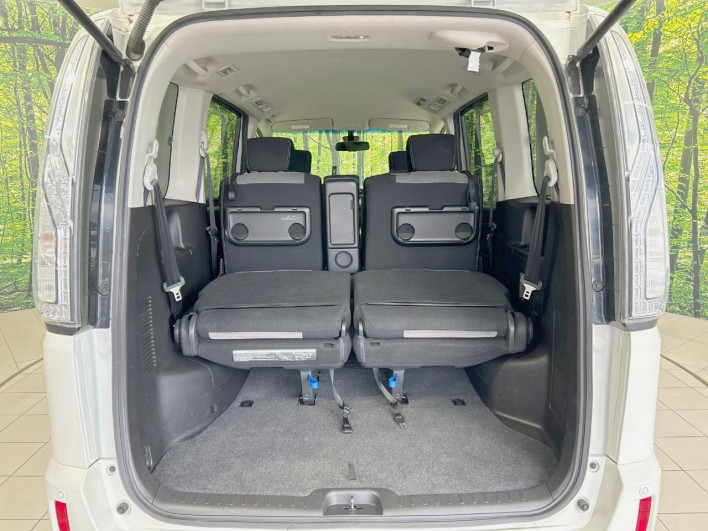2014 Nissan Serena DAA-HC26 (UW-69fea40f799ef)[16]