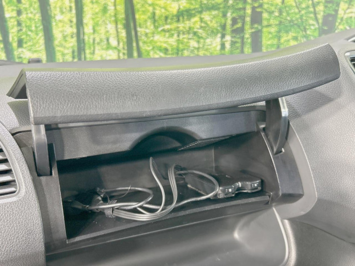 2014 Nissan Serena DAA-HC26 (UW-69fea40f799ef)[24]