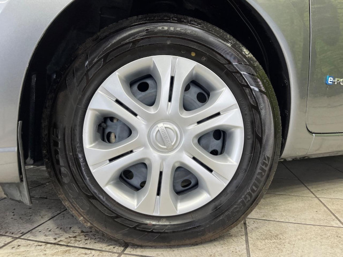 2017 Nissan Note DAA-HE12 (UW-69fea40fc2b58)[7]