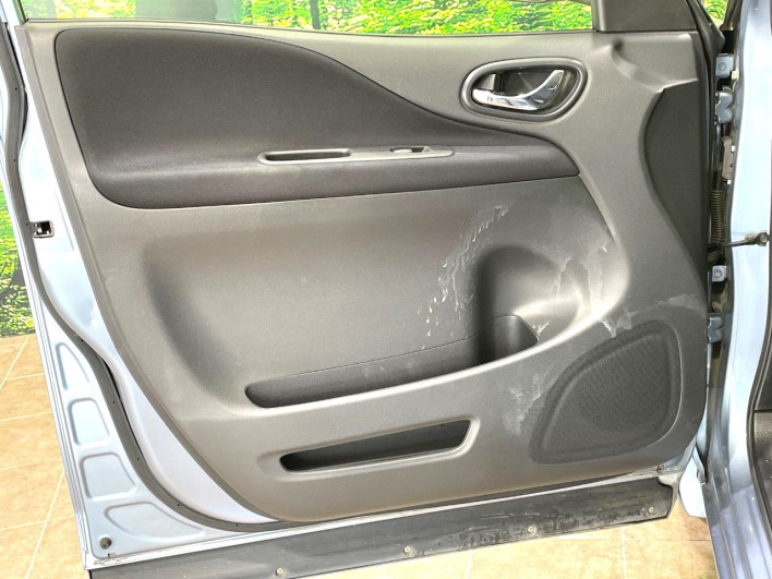 2013 Nissan Serena DAA-HFC26 (UW-69fea4147c6b2)[22]
