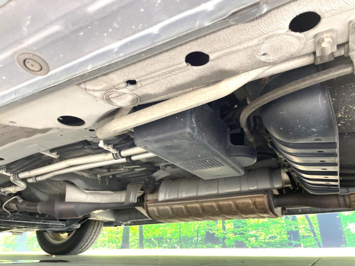 2013 Nissan Serena DAA-HFC26 (UW-69fea4147c6b2)[21]