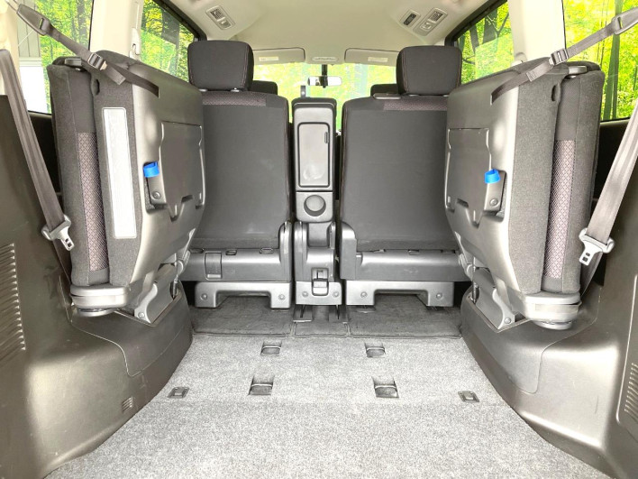2013 Nissan Serena DAA-HFC26 (UW-69fea4147c6b2)[18]