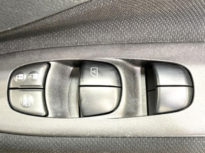 2013 Nissan Serena DAA-HFC26 (UW-69fea4147c6b2)[8]