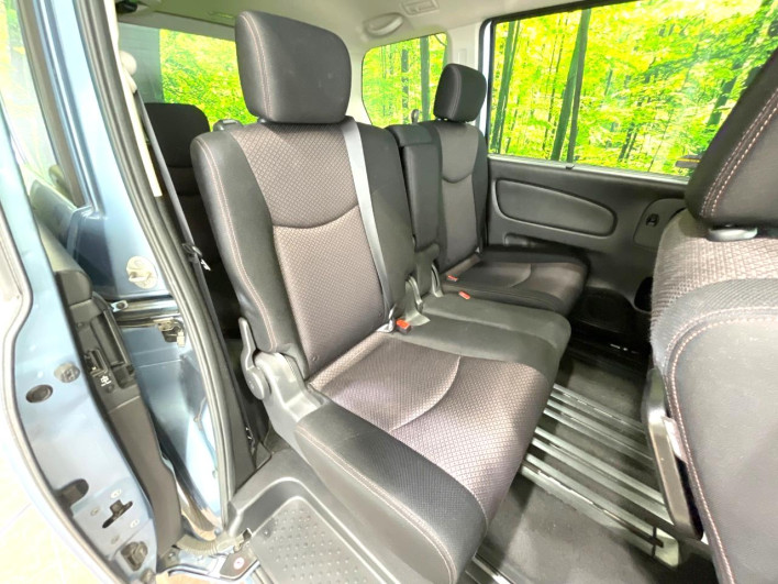 2013 Nissan Serena DAA-HFC26 (UW-69fea4147c6b2)[25]