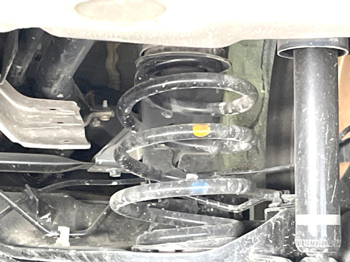 2013 Nissan Serena DAA-HFC26 (UW-69fea4147c6b2)[20]