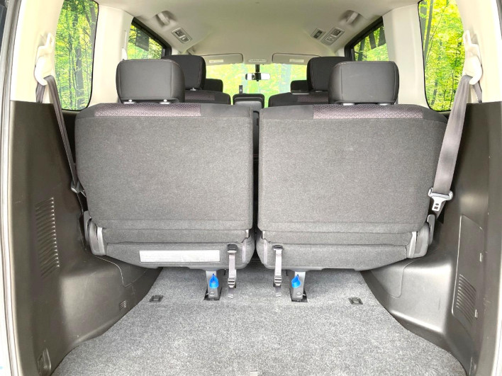 2013 Nissan Serena DAA-HFC26 (UW-69fea4147c6b2)[17]