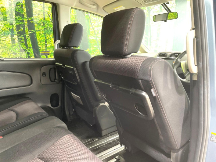 2013 Nissan Serena DAA-HFC26 (UW-69fea4147c6b2)[28]