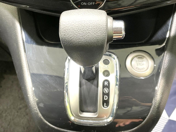 2013 Nissan Serena DAA-HFC26 (UW-69fea4147c6b2)[14]