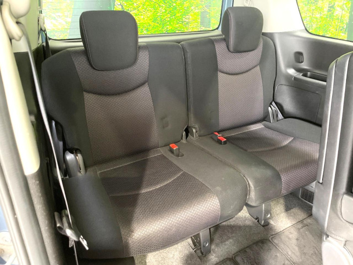 2013 Nissan Serena DAA-HFC26 (UW-69fea4147c6b2)[26]