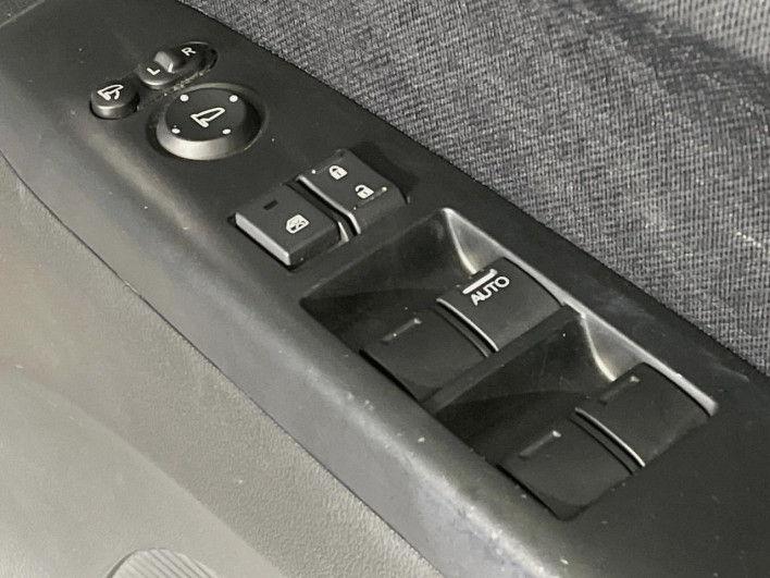 2013 Honda N-BOX CUSTOM DBA-JF1 (UW-69fea41d25937)[26]