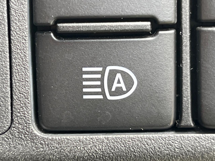 2018 Daihatsu Wake DBA-LA700S (UW-69fea44577de6)[13]