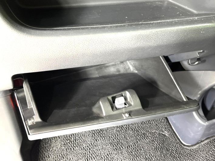 2013 Suzuki Wagon R Stingray DBA-MH34S (UW-69fea45634991)[29]