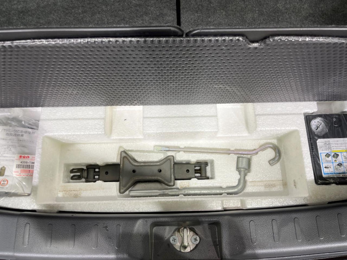 2015 Suzuki Wagon R Stingray DBA-MH34S (UW-69fea45641d01)[20]
